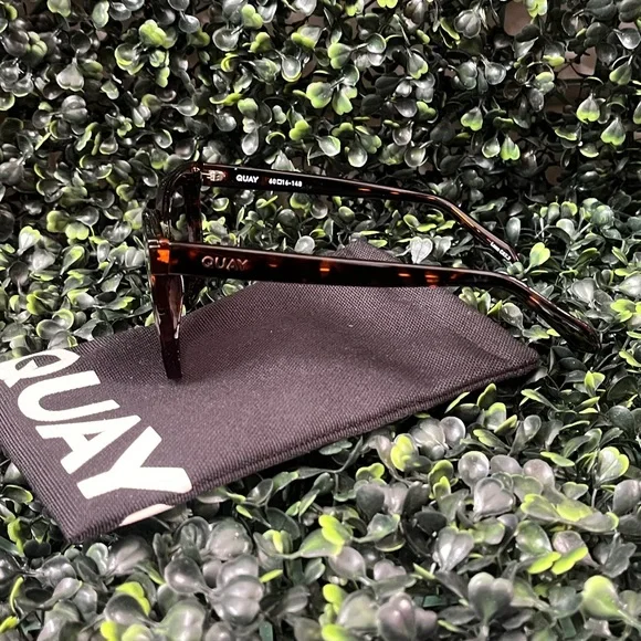 Quay Australia Level Up - Tortoise/Smoke Taupe Polarized Sunglasses - Picture 3 of 5